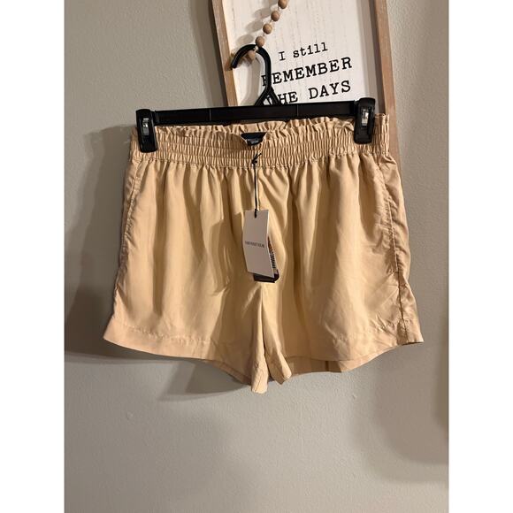 Who What Wear Boundless Trek Active Short in a tan or beige color size med NWT - Picture 1 of 3